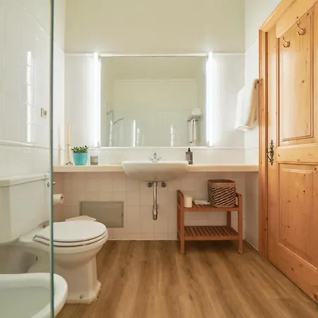 Deluxe Bedroom In Farmhouse, Swimming Pool, By Timecooler Guest house Sobral de Monte Agraco
