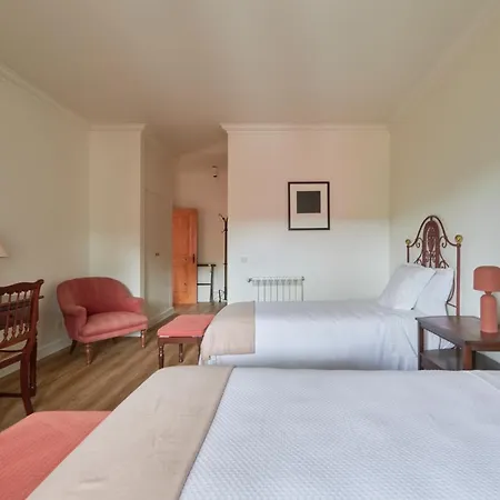 Guest house Deluxe Bedroom In Farmhouse, Swimming Pool, By Timecooler Sobral de Monte Agraco