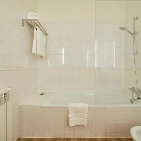 Deluxe Bedroom In Farmhouse, Swimming Pool, By Timecooler * Sobral de Monte Agraco