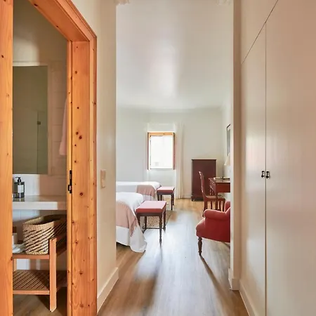 Guest house Deluxe Bedroom In Farmhouse, Swimming Pool, By Timecooler Sobral de Monte Agraco