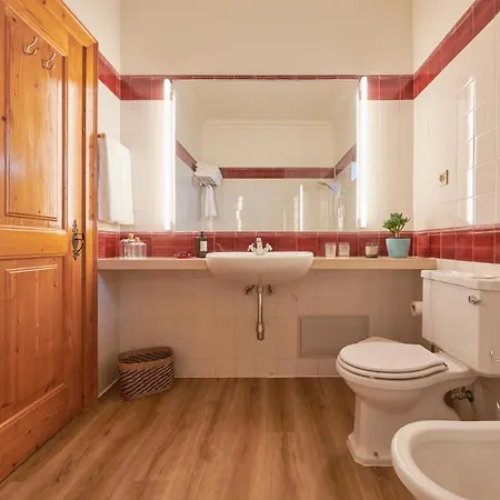 Guest house Deluxe Bedroom In Farmhouse, Swimming Pool, By Timecooler Sobral de Monte Agraco