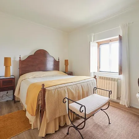 Guest house Deluxe Bedroom In Farmhouse, Swimming Pool, By Timecooler Sobral de Monte Agraco
