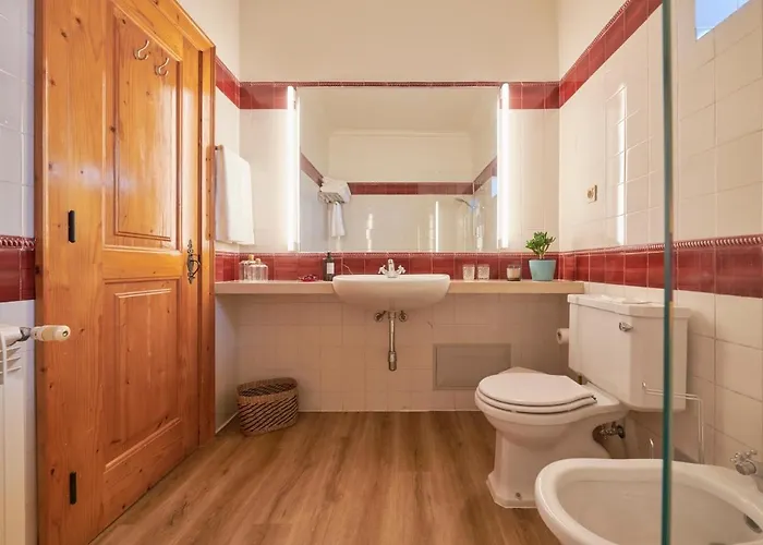 Гостевой дом Deluxe Bedroom In Farmhouse, Swimming Pool, By Timecooler Собрал-ди-Монти-Аграсу